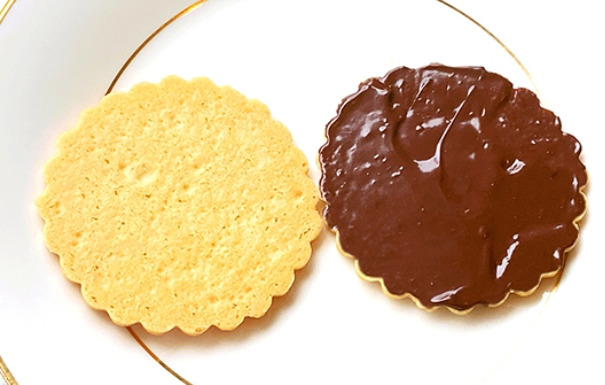 西洋菓子セルクル：スパイファミリーのイラストクッキー誕生日ケーキを注文できる！　クッキーの裏はチョコ